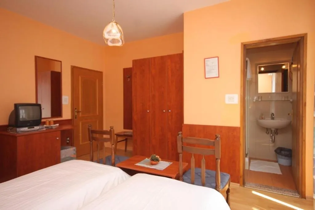 Apartments And Rooms With Parking Space Lovran, Opatija - 2321 3*, Lovran